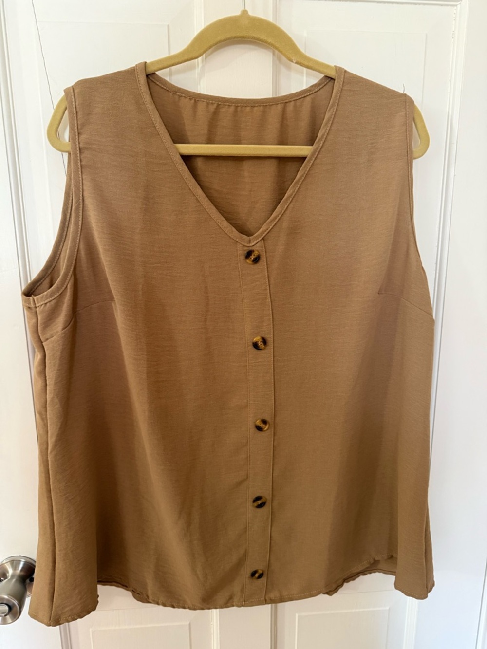 Women's V-Neck Button-Front Tank Top - Brown- Size 2-3X - measuring 26 x 23”